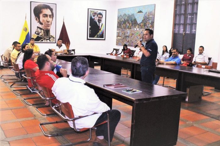 Jorge Díaz, director General de Recursos Humanos de la Sunacrip expuso los beneficios de la Petro App o wallet del Petro Foto: Prensa Alcaldía